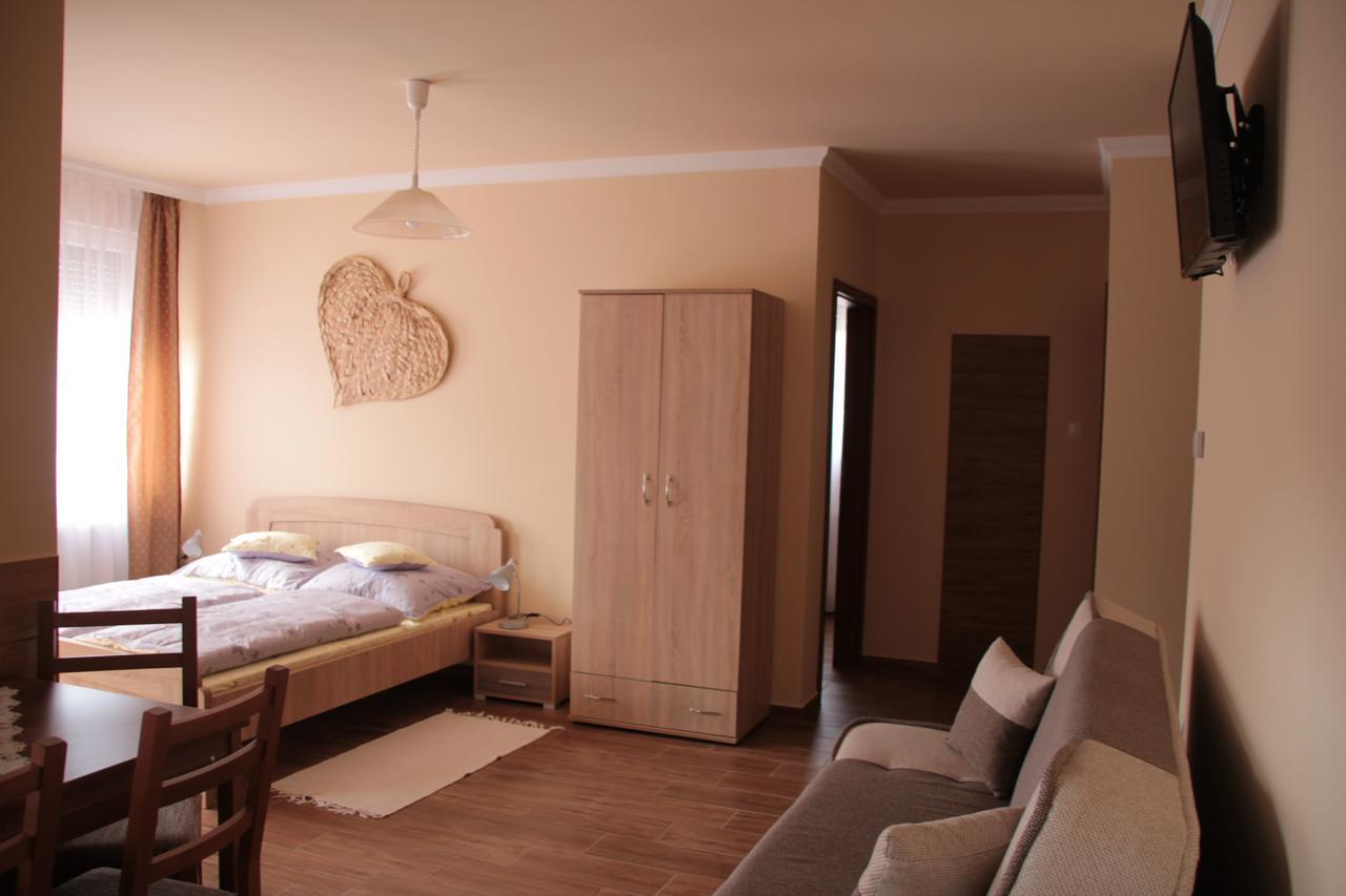 Imola és Andrea Apartmanház 2 Hajdúszoboszló Exterior foto